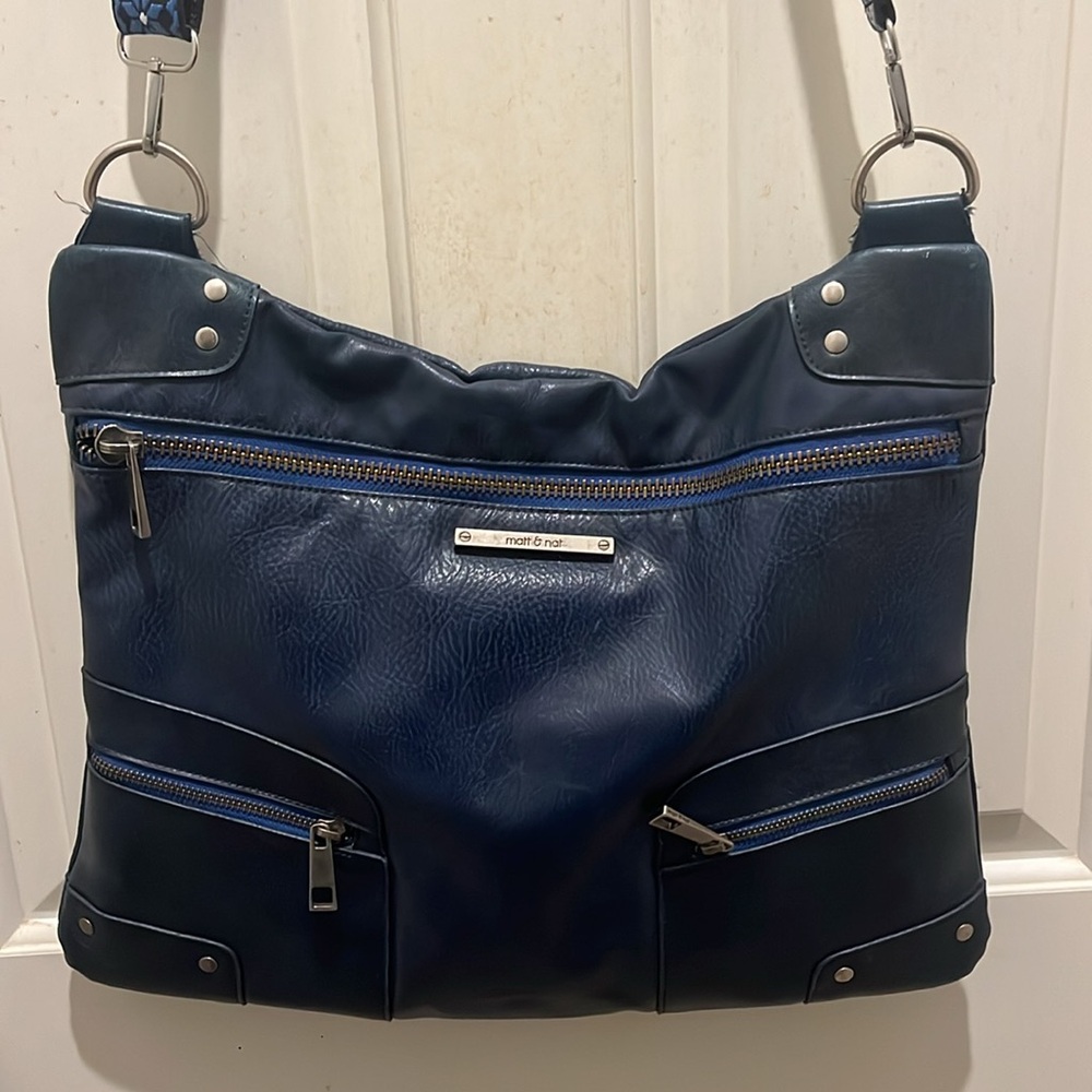 GOING TO THRIFT -make an offer! Vegan Matt & Nat shoulder bag